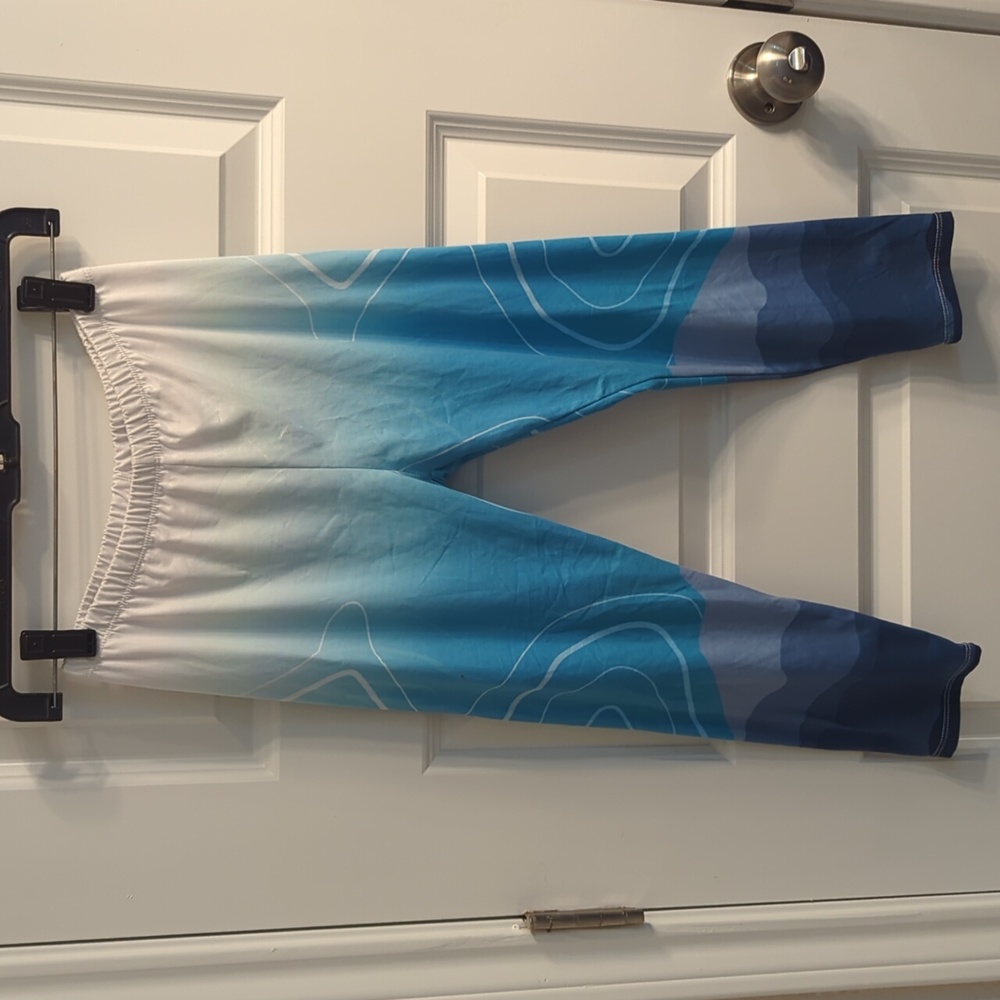 Fade to color 3/4 leggings